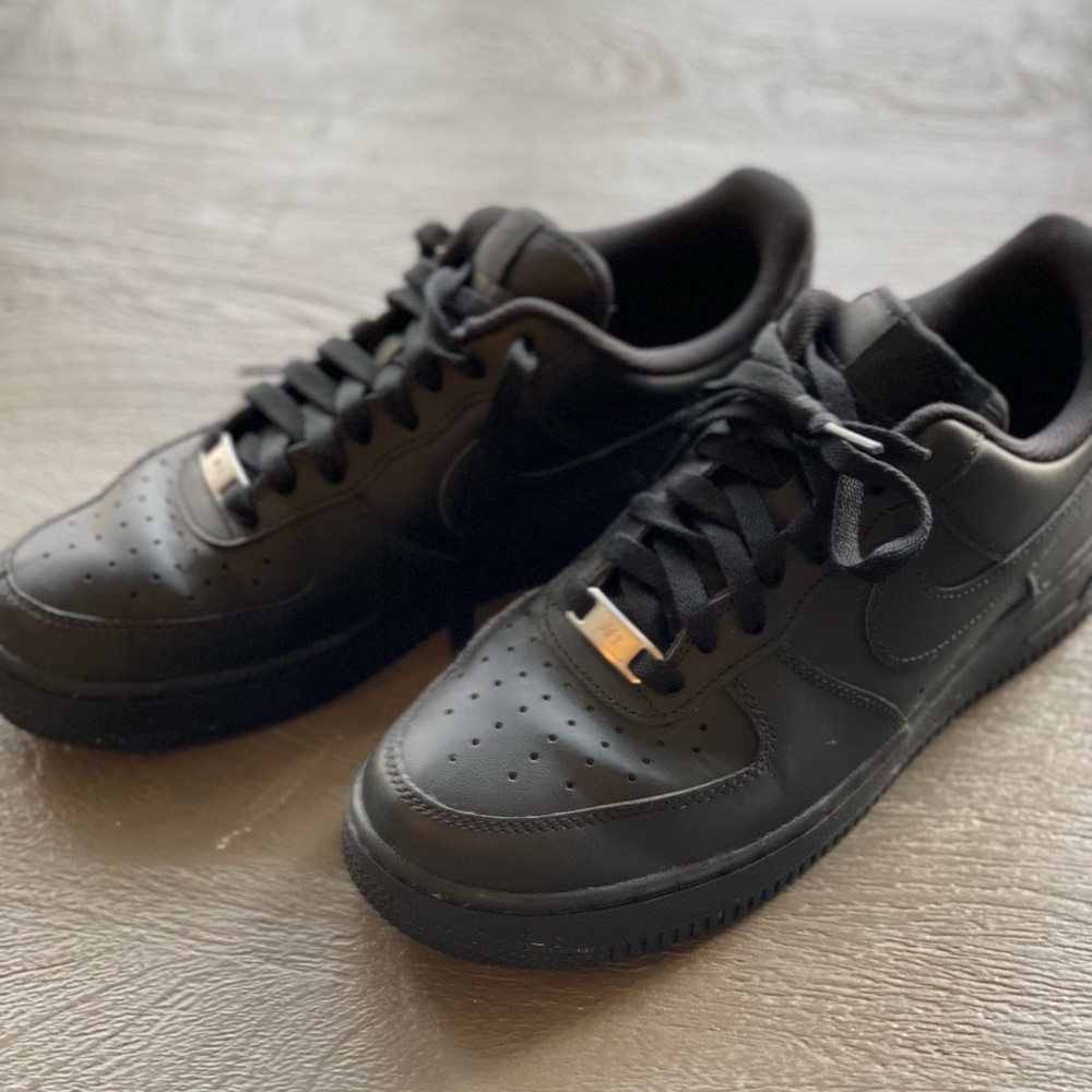 like new mens nike air force 1 in black size 8